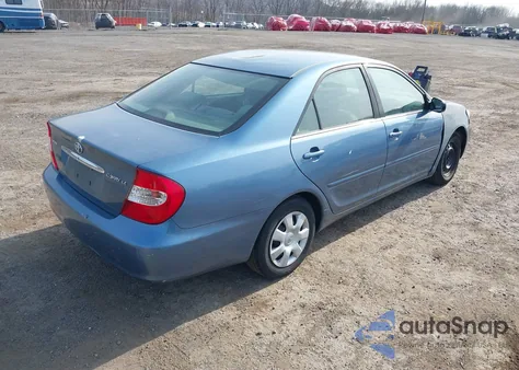 2002 Toyota Camry Le z USA, uszkodzony, nr VIN 4T1BE32K92U624428